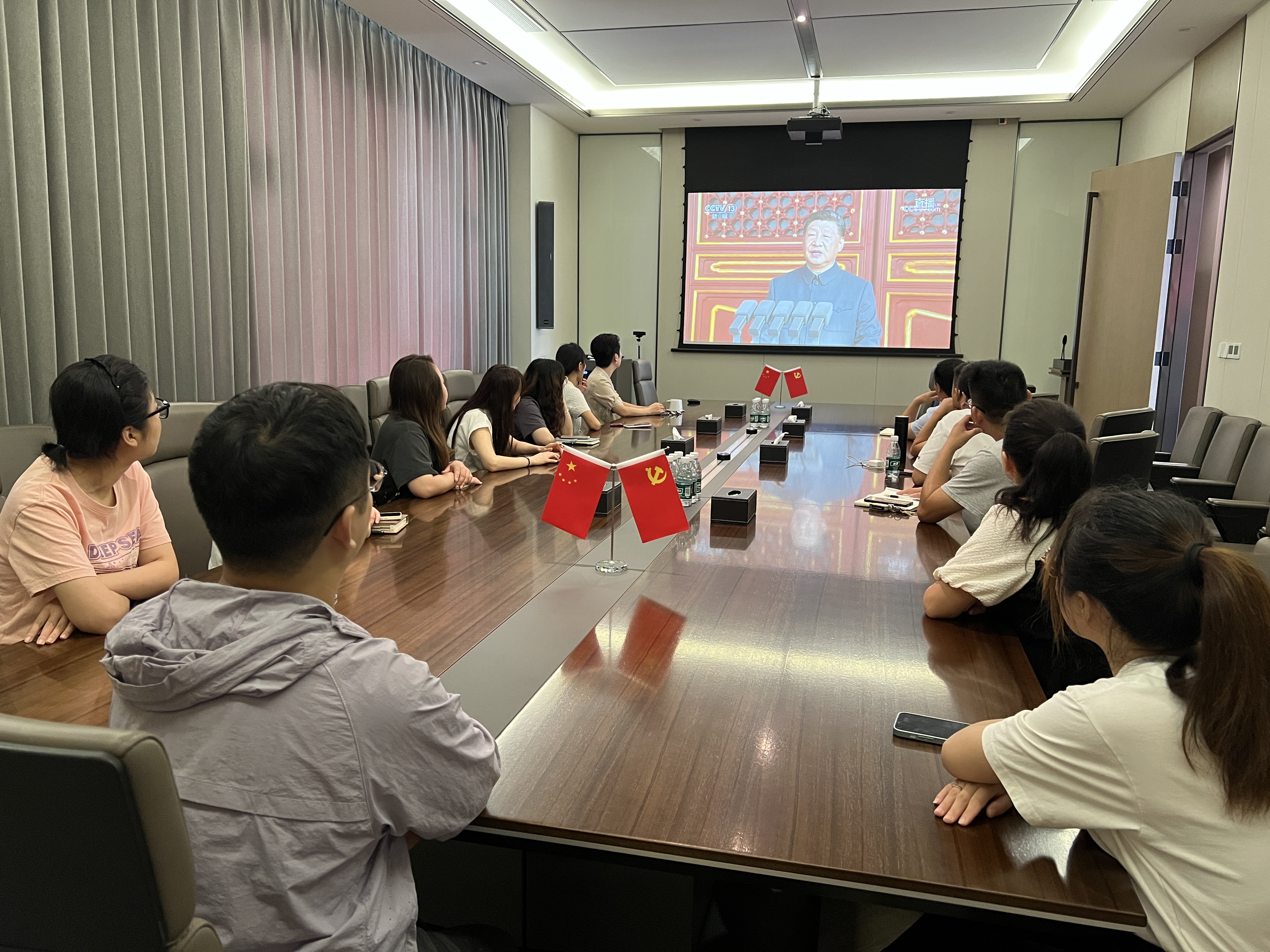 铭记历史，勇毅前行｜裕项建设组织观看九三阅兵